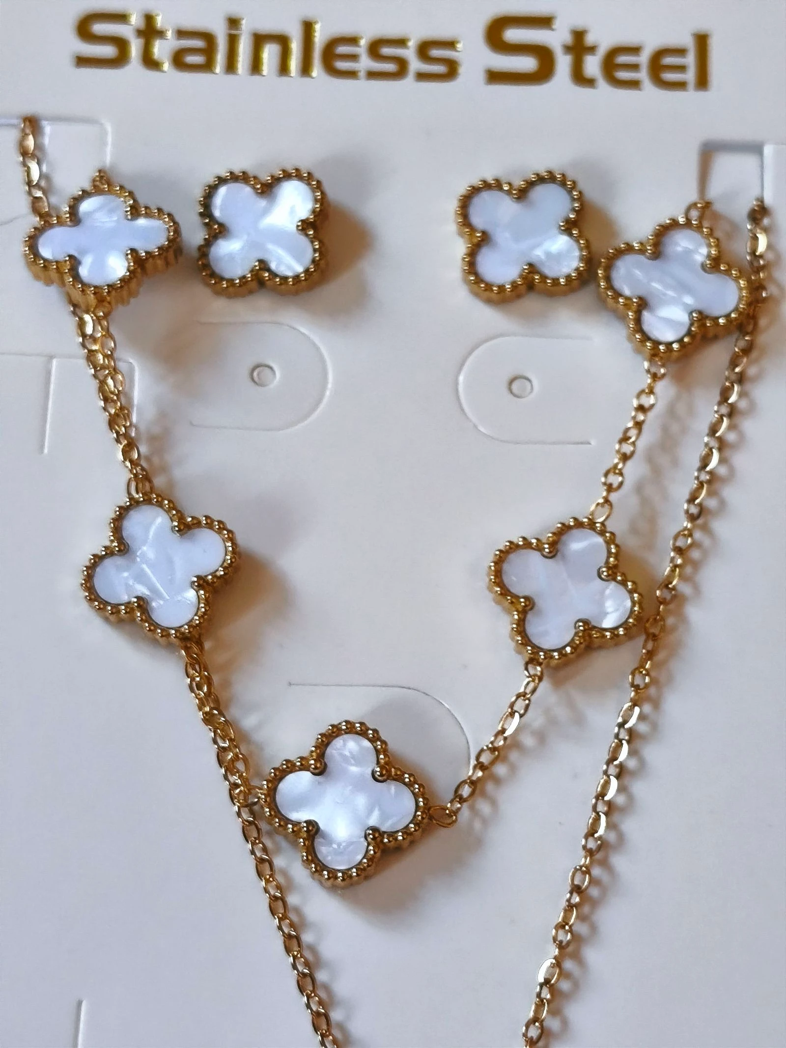 Conjunto de gargantilha pulseira e brincos de trevo com corrente dourada inalterável – photo 2